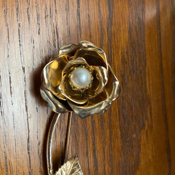 Vintage Single Rose 🌹 Stemmed Brooch - Picture 2 of 6